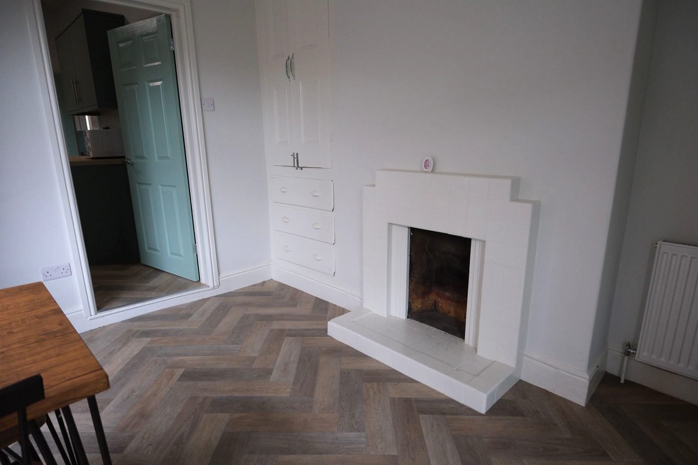 Living room with freshly painted walls, ceiling and woodwork in an HMO conversion in Hull